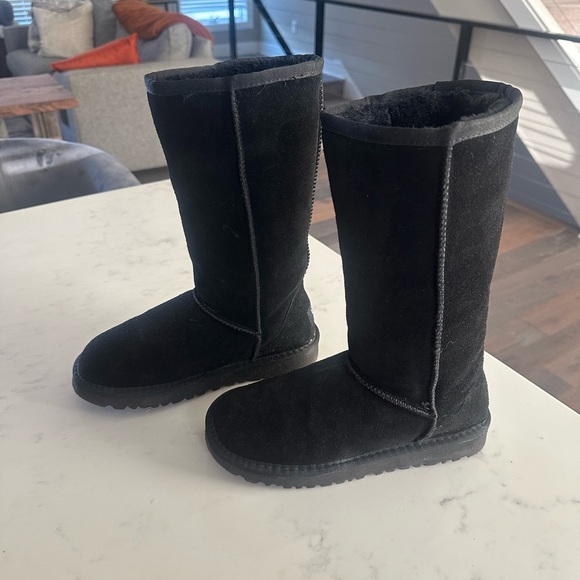 Women’s Ugg Boot Tall 6 - Picture 2 of 6